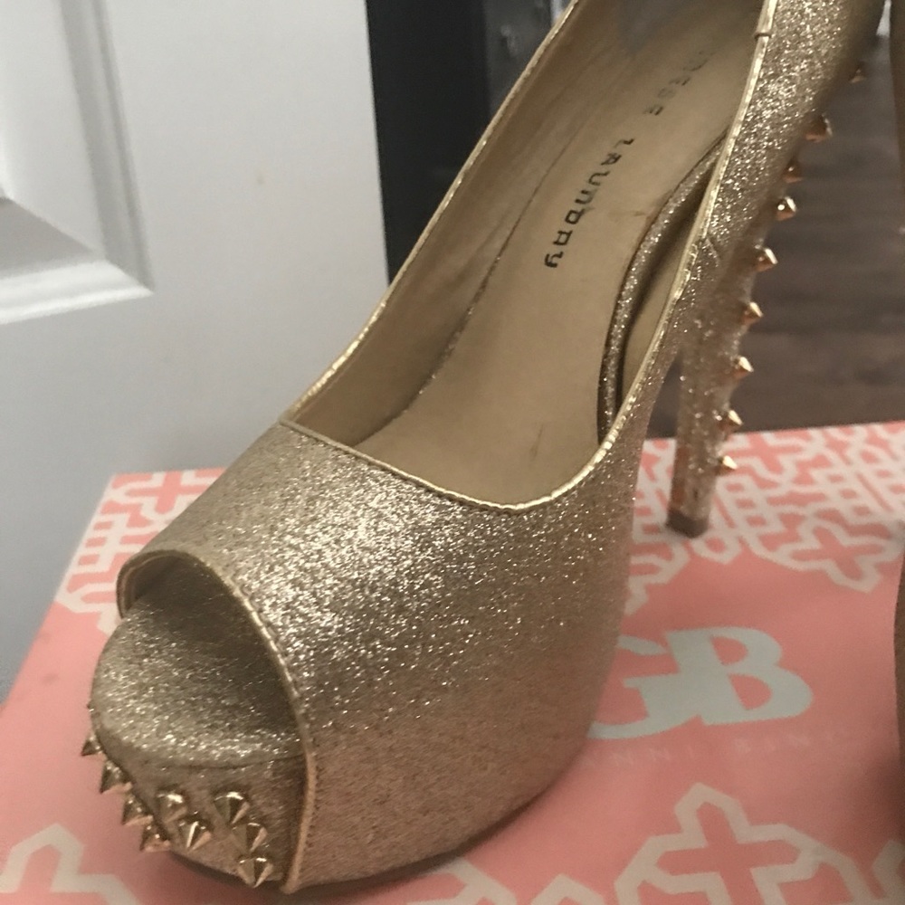 Heels🔥 - Picture 2 of 4